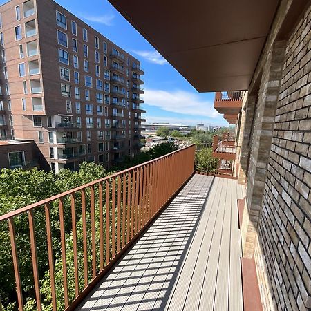 Deluxe Double Bed In Shared Apt Near Canary Wharf, City Airport & O2 Arena With Thames View London Ngoại thất bức ảnh
