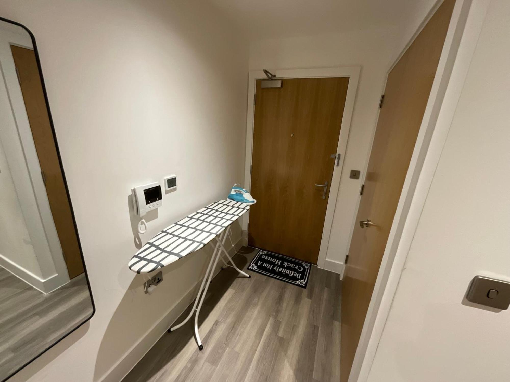 Deluxe Double Bed In Shared Apt Near Canary Wharf, City Airport & O2 Arena With Thames View London Ngoại thất bức ảnh