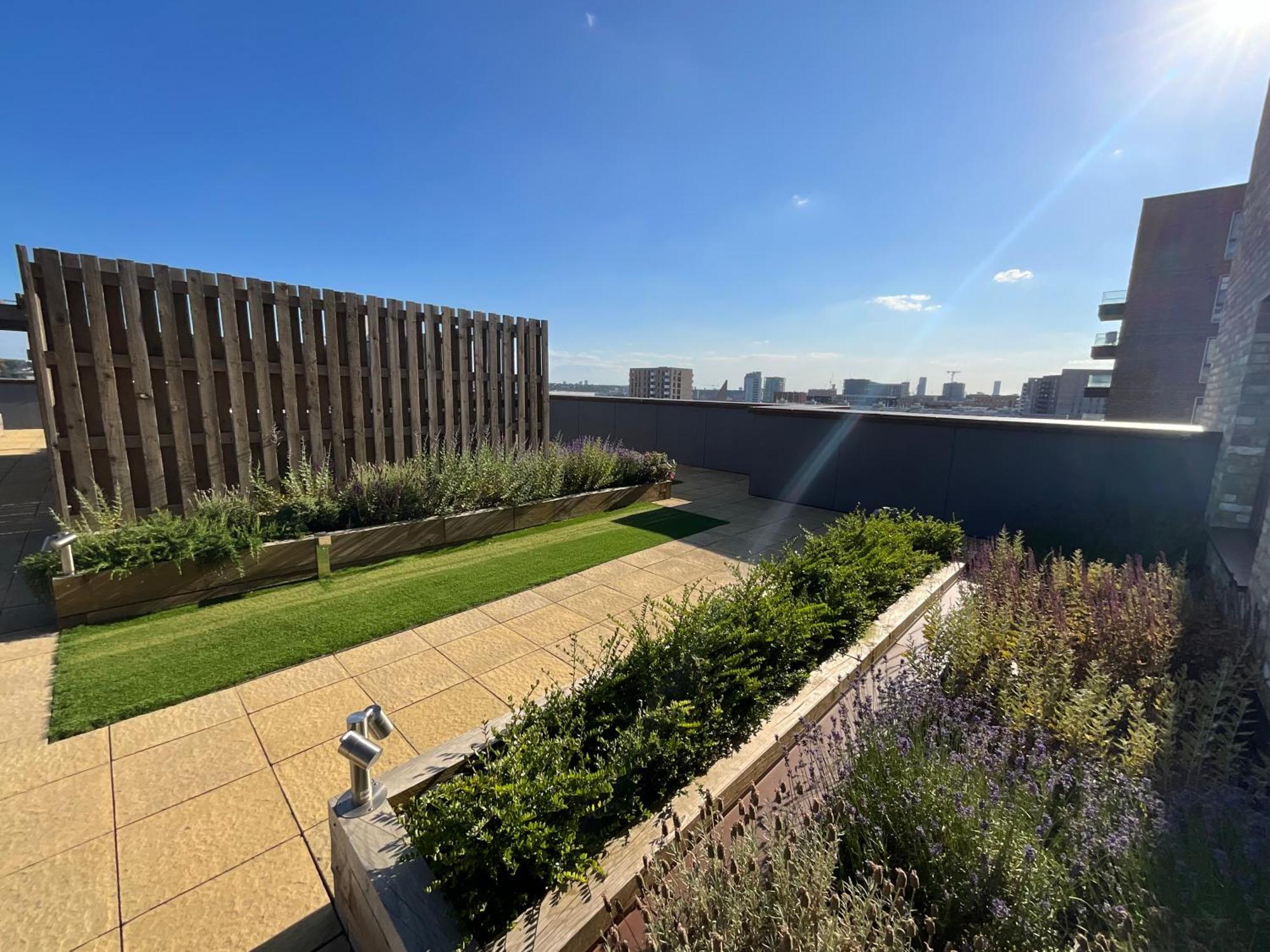 Deluxe Double Bed In Shared Apt Near Canary Wharf, City Airport & O2 Arena With Thames View London Ngoại thất bức ảnh