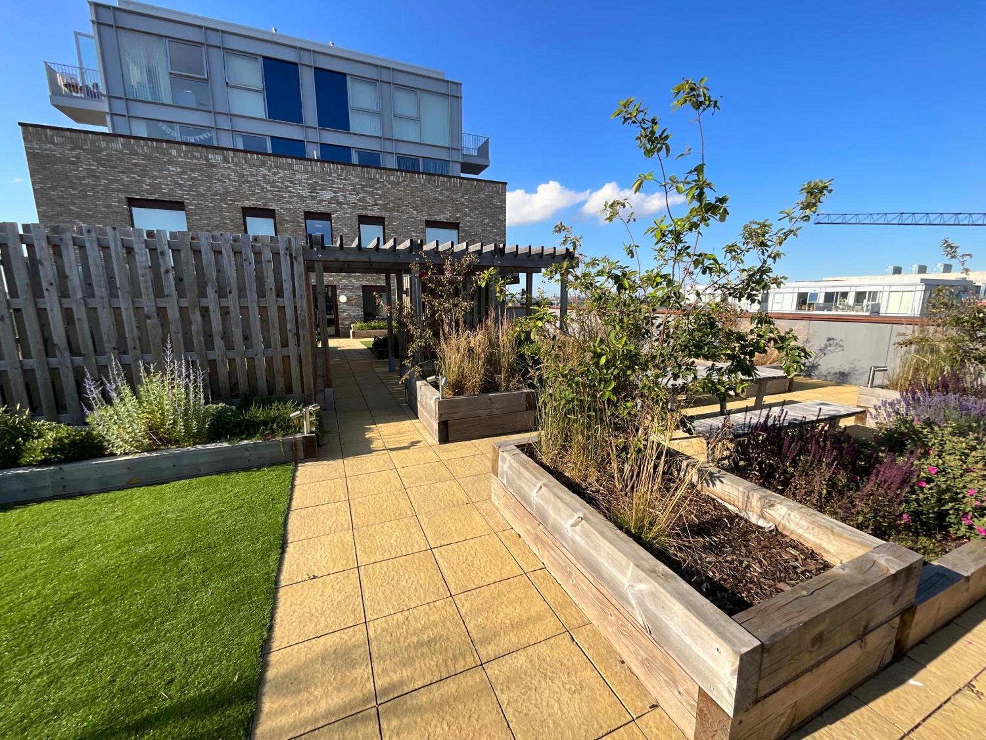 Deluxe Double Bed In Shared Apt Near Canary Wharf, City Airport & O2 Arena With Thames View London Ngoại thất bức ảnh