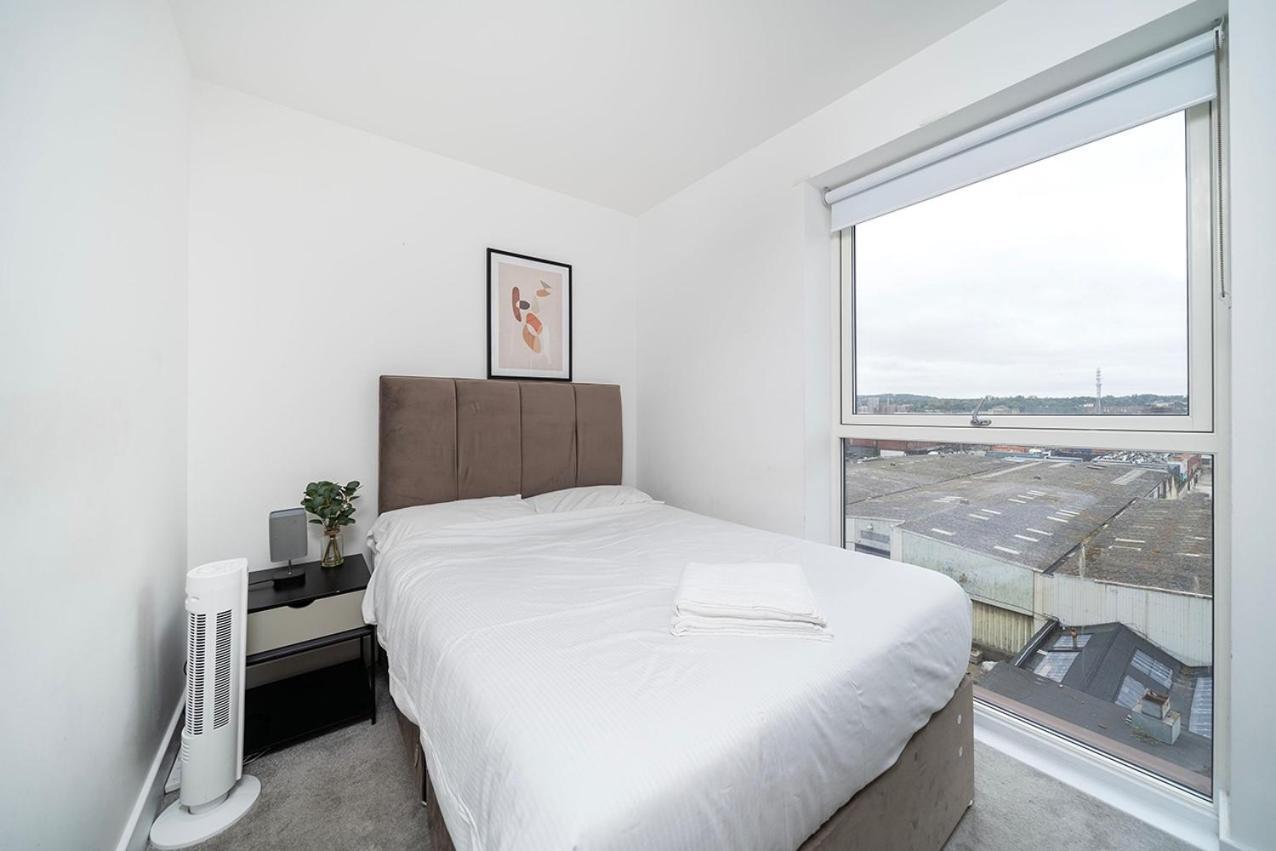 Deluxe Double Bed In Shared Apt Near Canary Wharf, City Airport & O2 Arena With Thames View London Ngoại thất bức ảnh