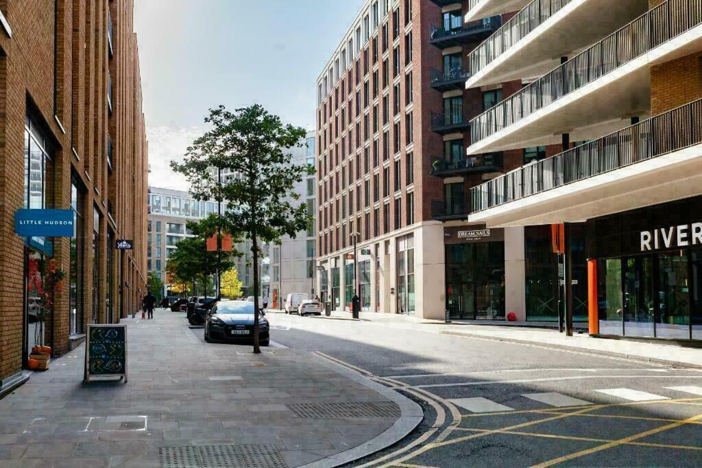 Deluxe Double Bed In Shared Apt Near Canary Wharf, City Airport & O2 Arena With Thames View London Ngoại thất bức ảnh