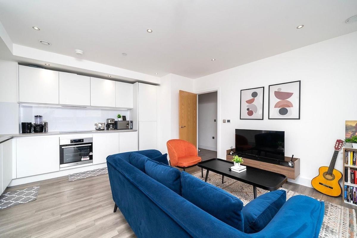 Deluxe Double Bed In Shared Apt Near Canary Wharf, City Airport & O2 Arena With Thames View London Ngoại thất bức ảnh