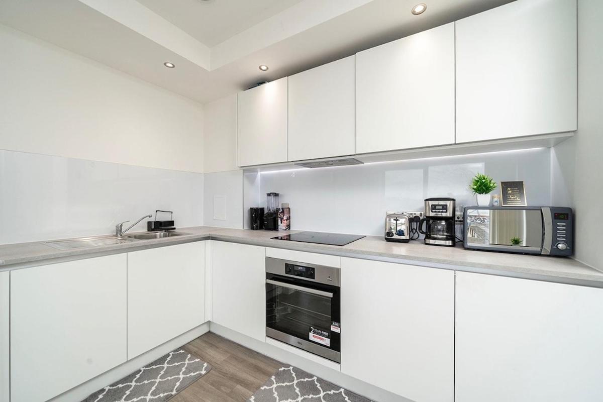 Deluxe Double Bed In Shared Apt Near Canary Wharf, City Airport & O2 Arena With Thames View London Ngoại thất bức ảnh