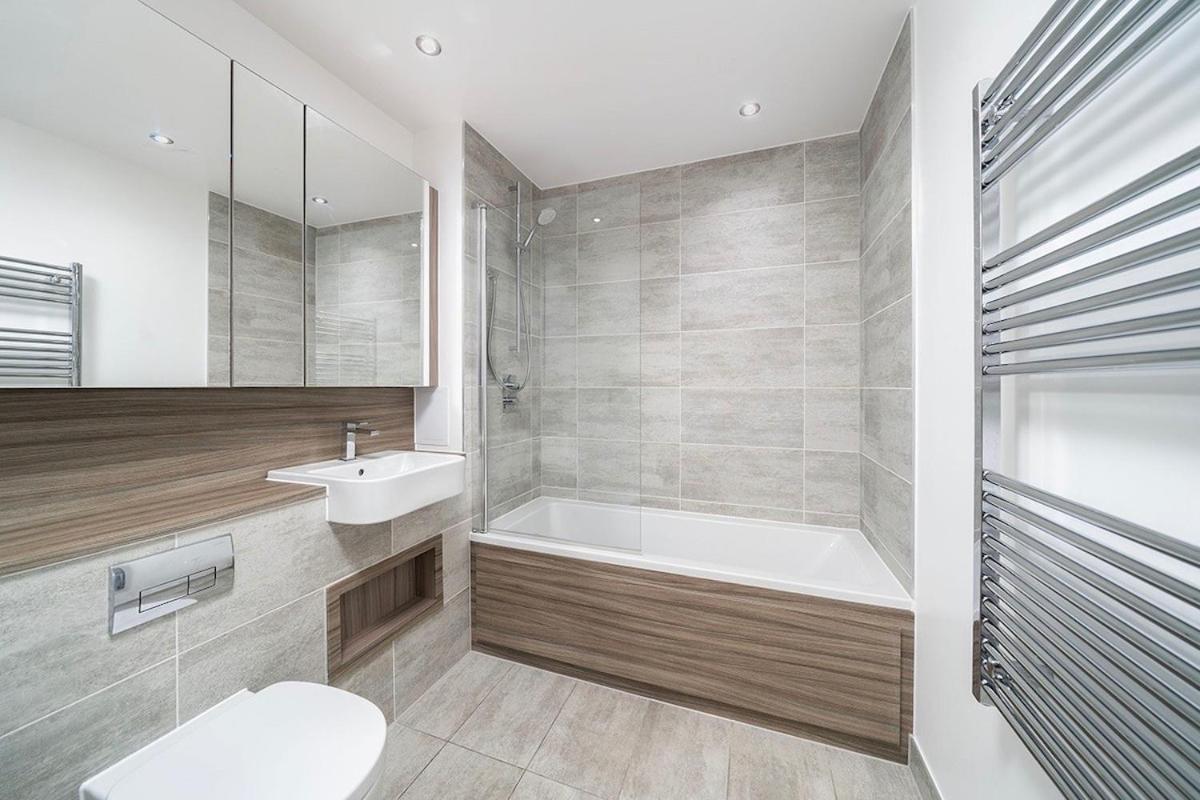 Deluxe Double Bed In Shared Apt Near Canary Wharf, City Airport & O2 Arena With Thames View London Ngoại thất bức ảnh
